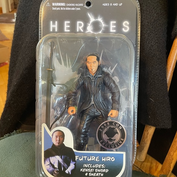 Mezco Heroes - Future Hiro w/ Kensei Sword & Sheath - Action Figure Collectible - Picture 2 of 3